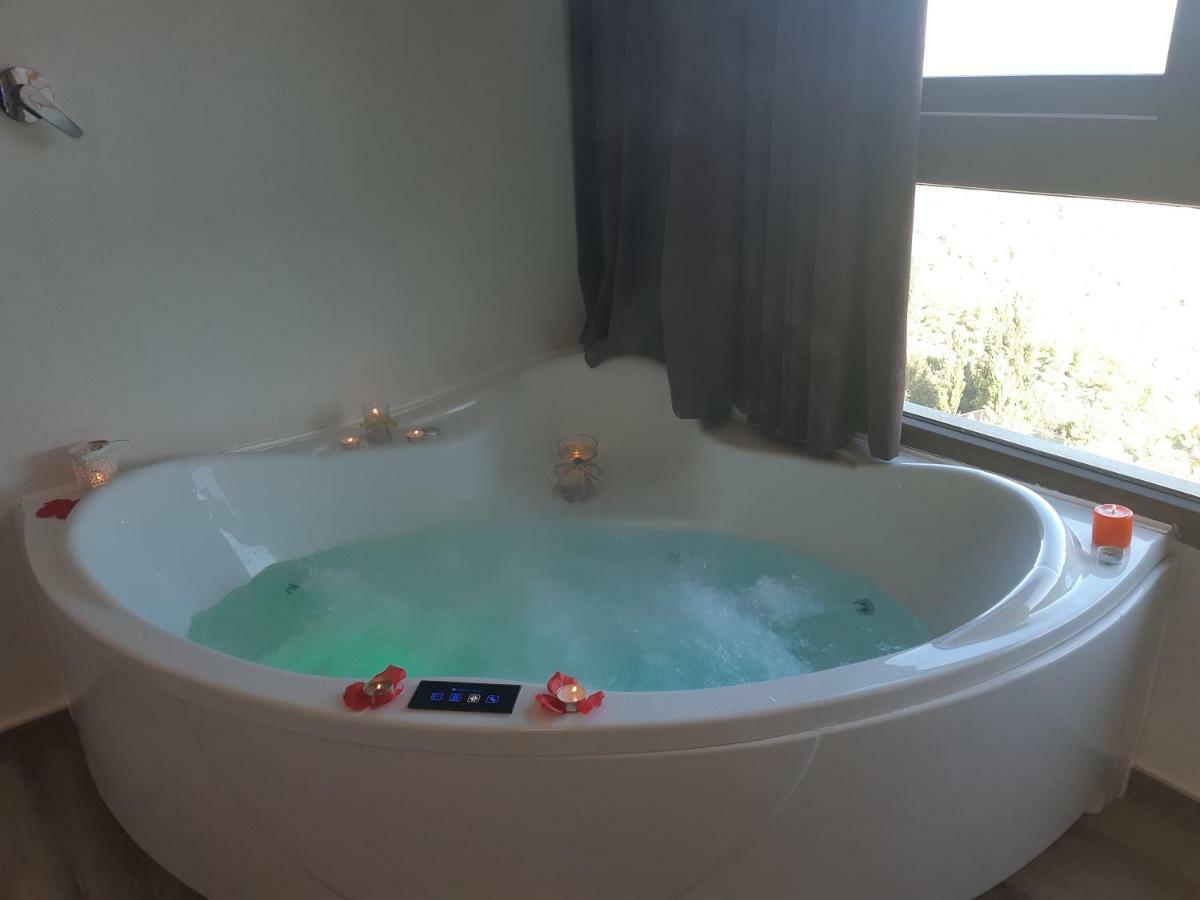 Casas Rurales Maribel - Complejo Moradas Del Cerro 2 - Suites Con Jacuzzi En Alcala Del Jucar Casas del Cerro ภายนอก รูปภาพ